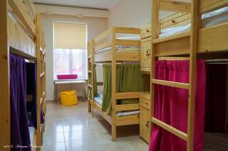 Хостелы Coin Apartments & Hostel Черновцы Кровать в общем 8-местном номере для мужчин и женщин-4